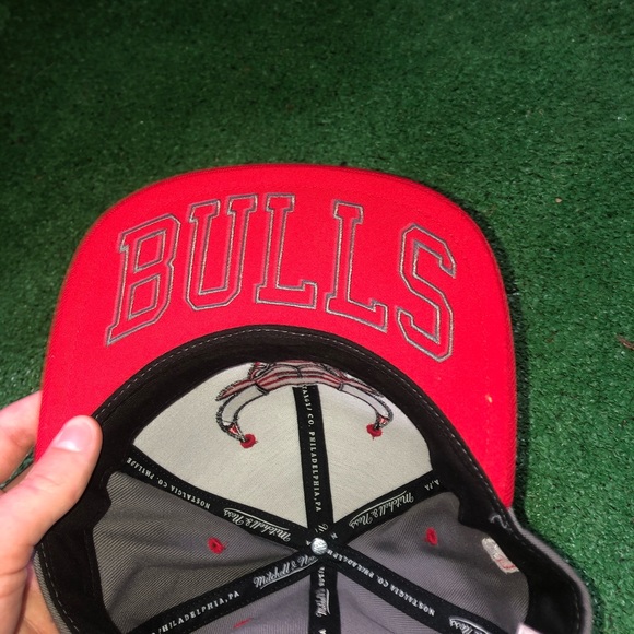 Chicago Bulls Mitchell & Ness Hat - Picture 3 of 3
